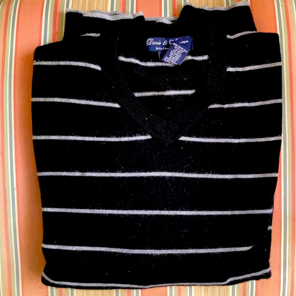 V-neck long sleeve sweater